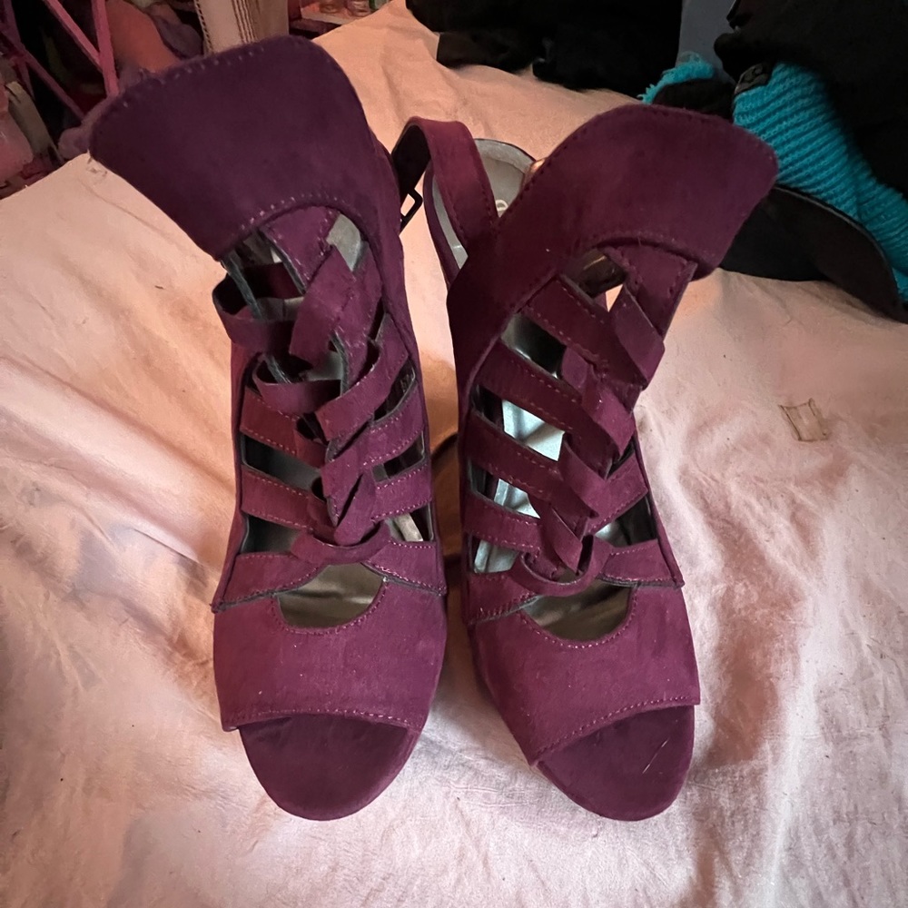 Dollhouse high heel wedges with strap back size 10